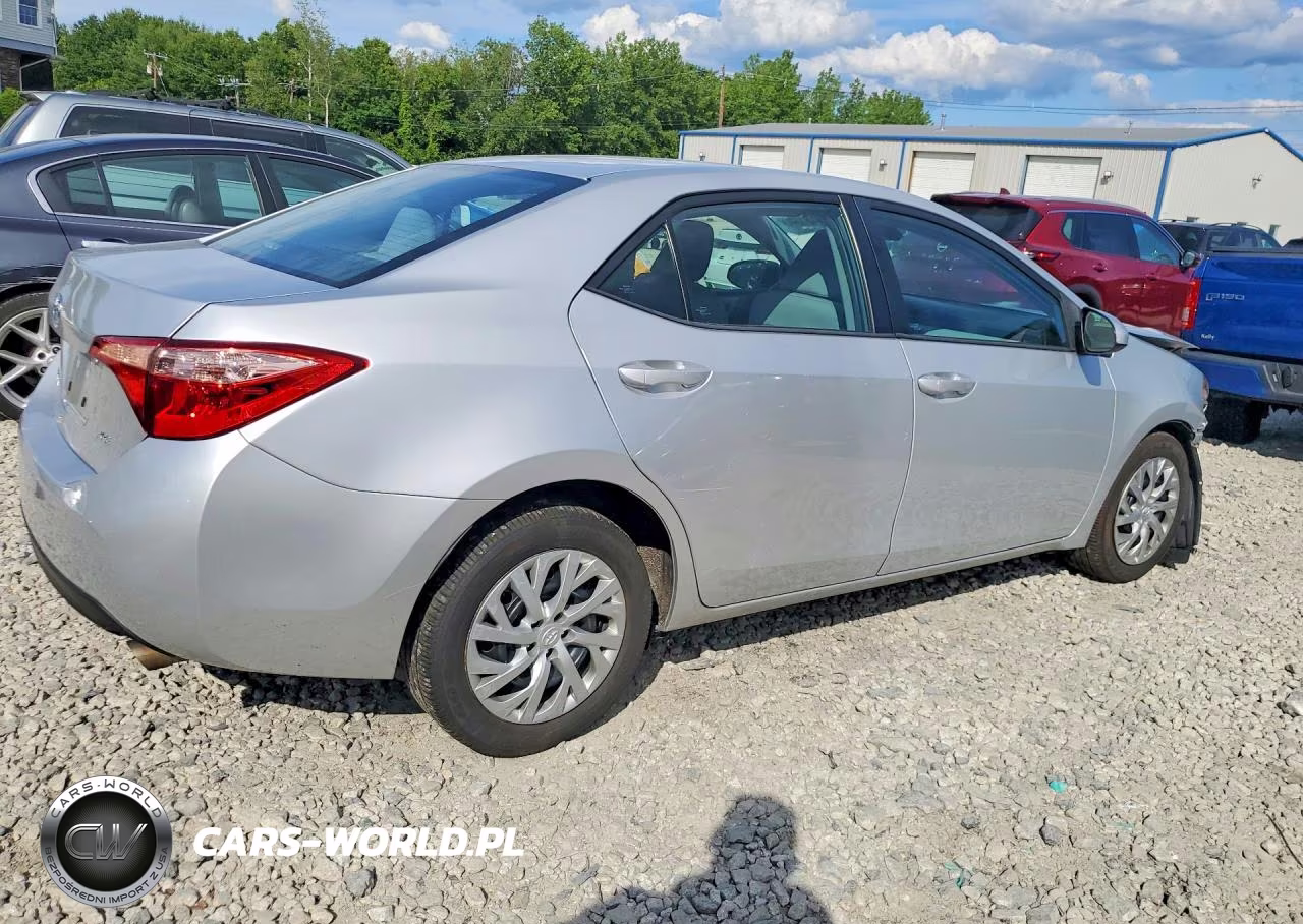 2019 Toyota Corolla Le VIN:2T1BURHE2KC136009 - 3