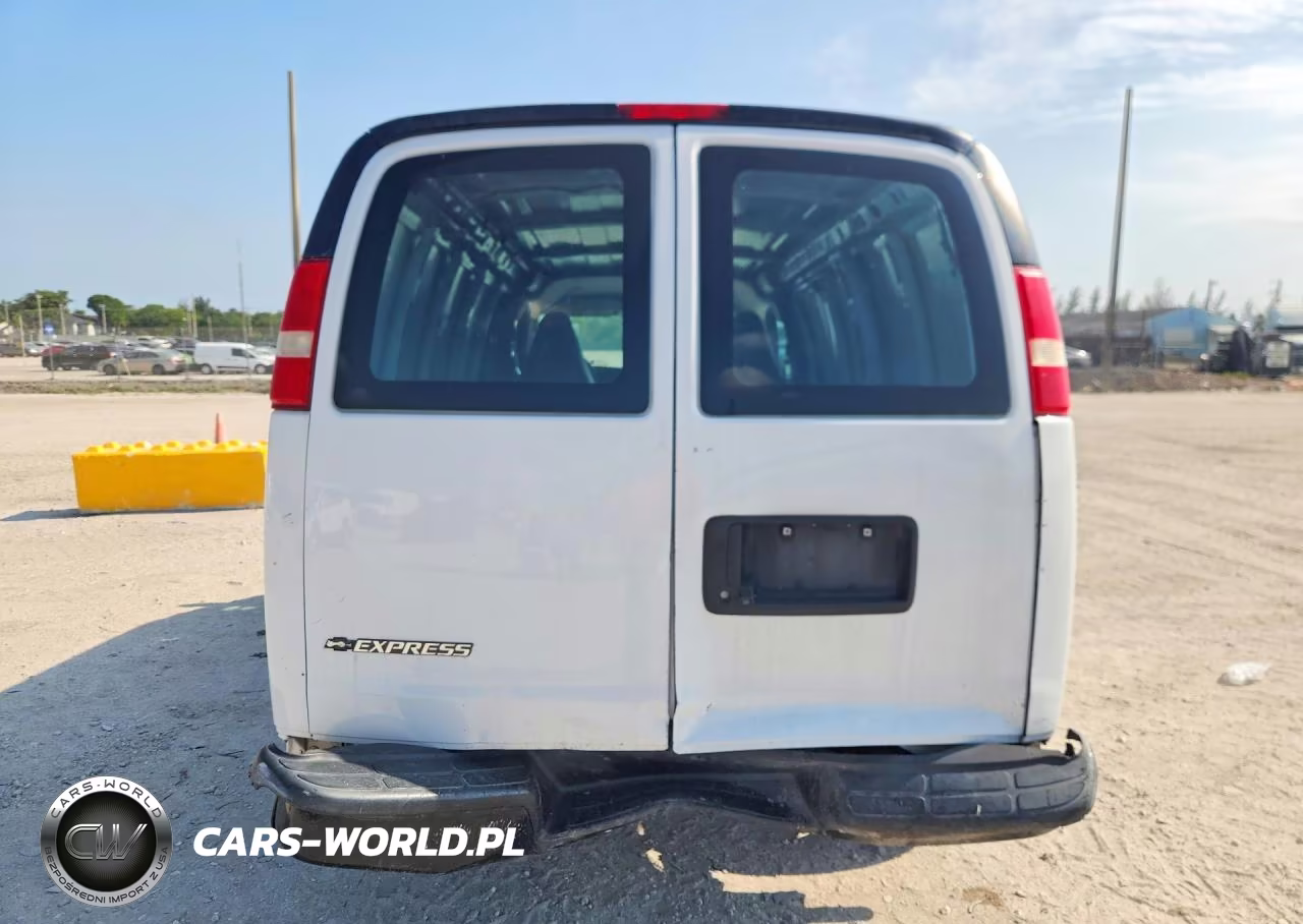 2018 Chevrolet Express G2500 VIN:1GCWGAFP9J1269366 - 6