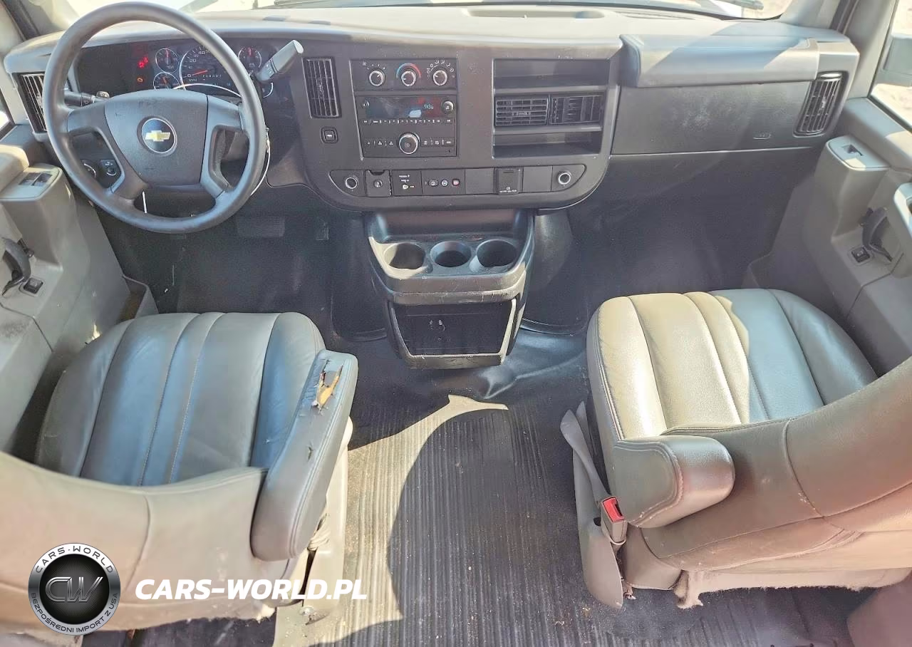 2018 Chevrolet Express G2500 VIN:1GCWGAFP9J1269366 - 8