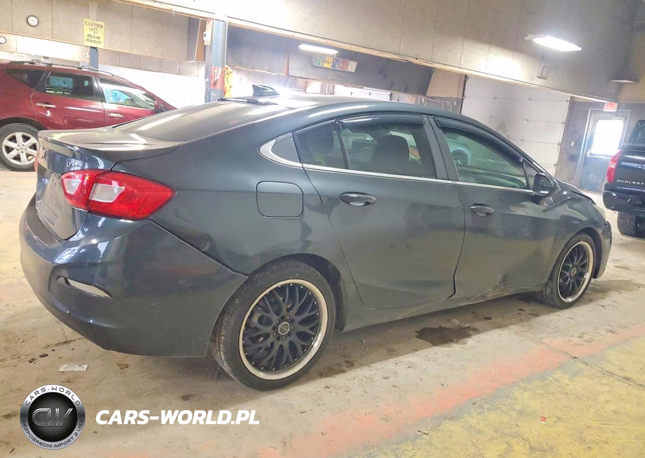 2018 Chevrolet Cruze Lt VIN:1G1BE5SM2J7163399 - 3