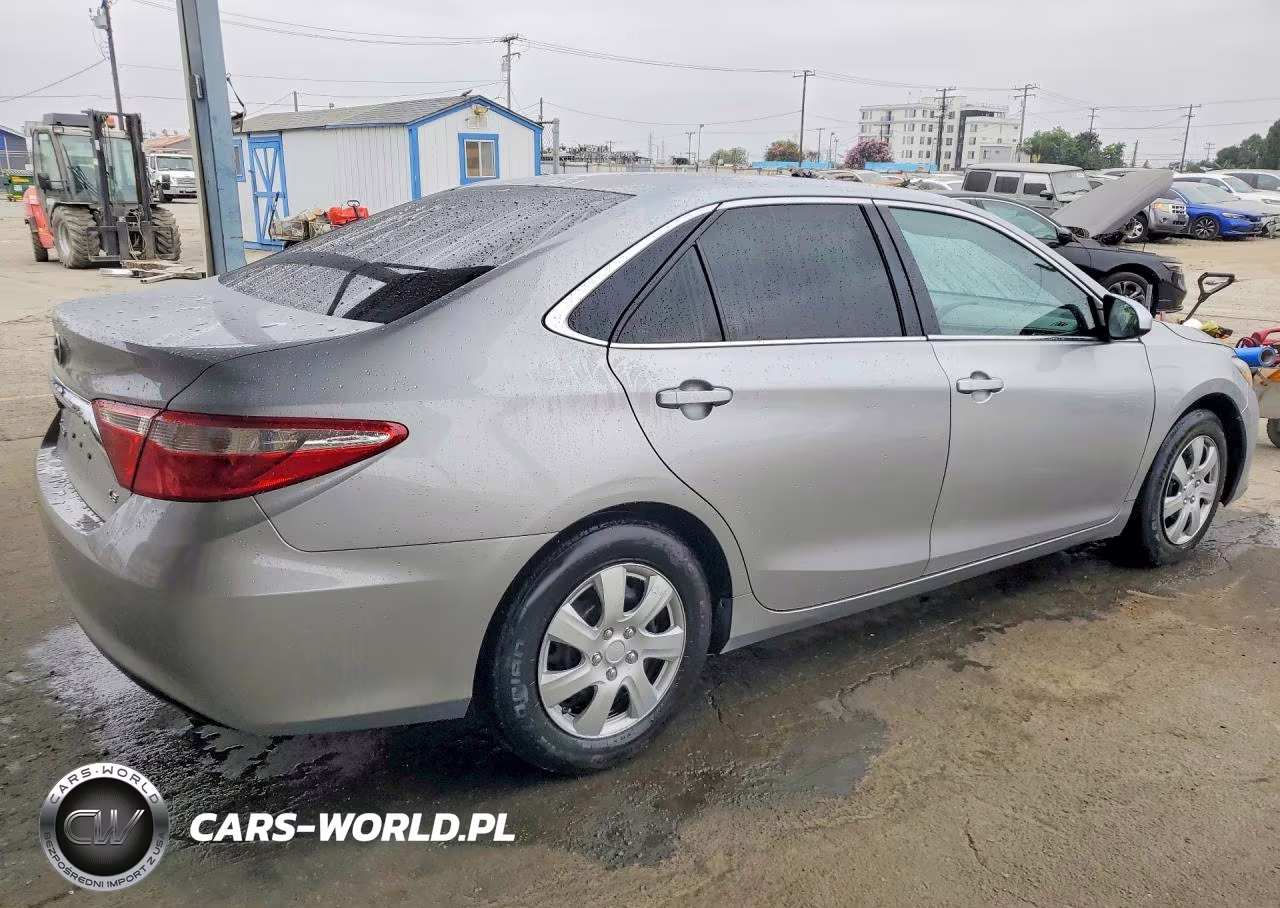 2015 Toyota Camry Le VIN:4T1BF1FKXFU074867 - 3