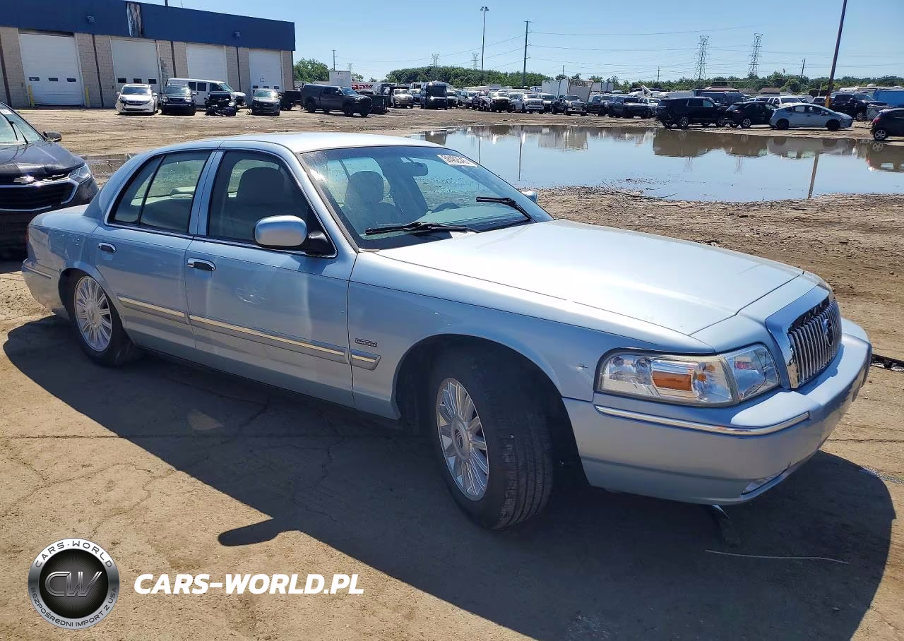 2010 Mercury Grand Marquis Ls VIN:2MEBM7FV1AX602268 - 4