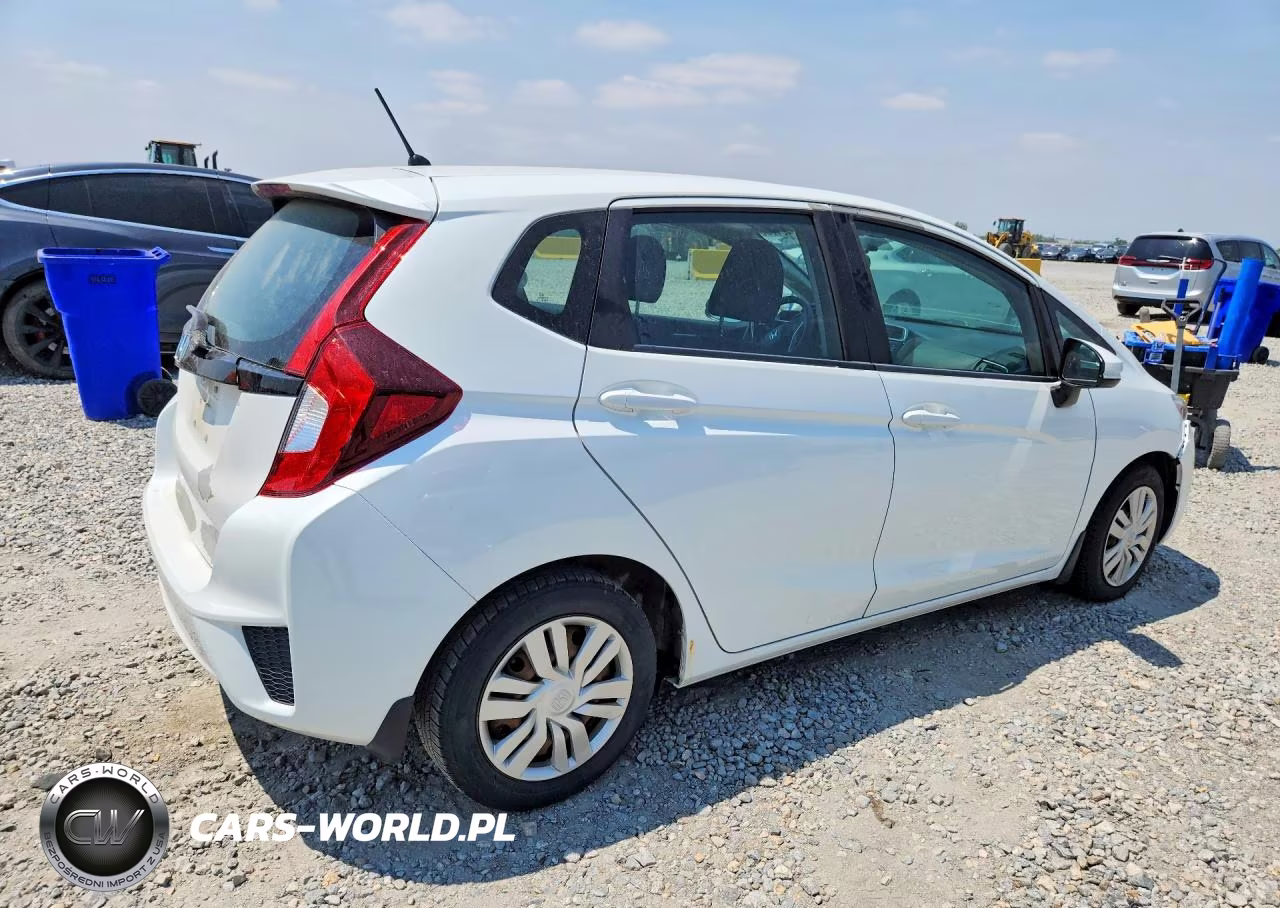 2015 Honda Fit Lx VIN:3HGGK5H51FM722302 - 3