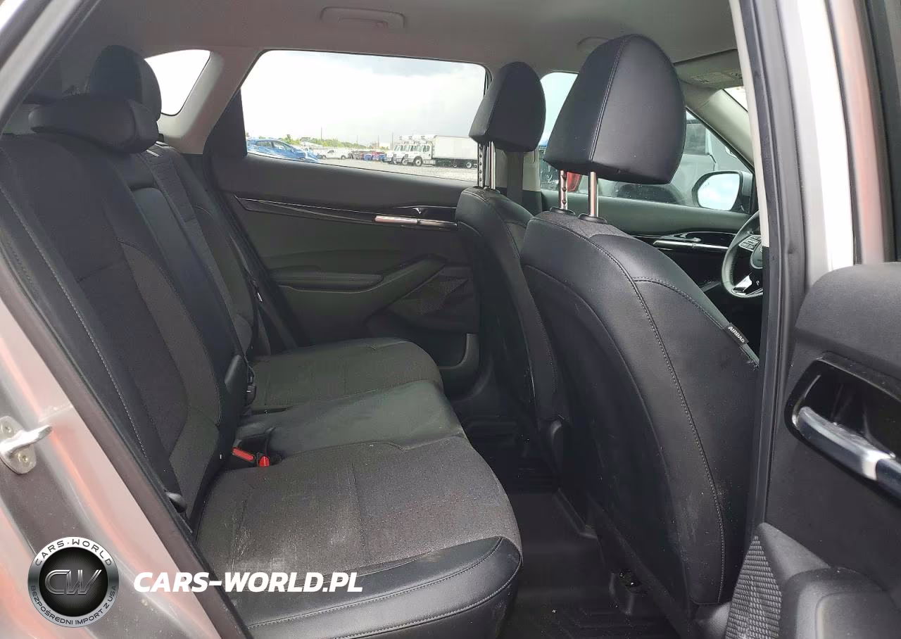 2021 Kia Seltos S VIN:KNDEUCA22M7087585 - 11