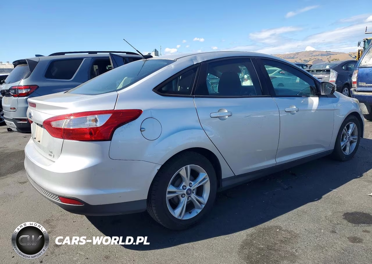 2014 Ford Focus Se VIN:1FADP3F24EL287569 - 3