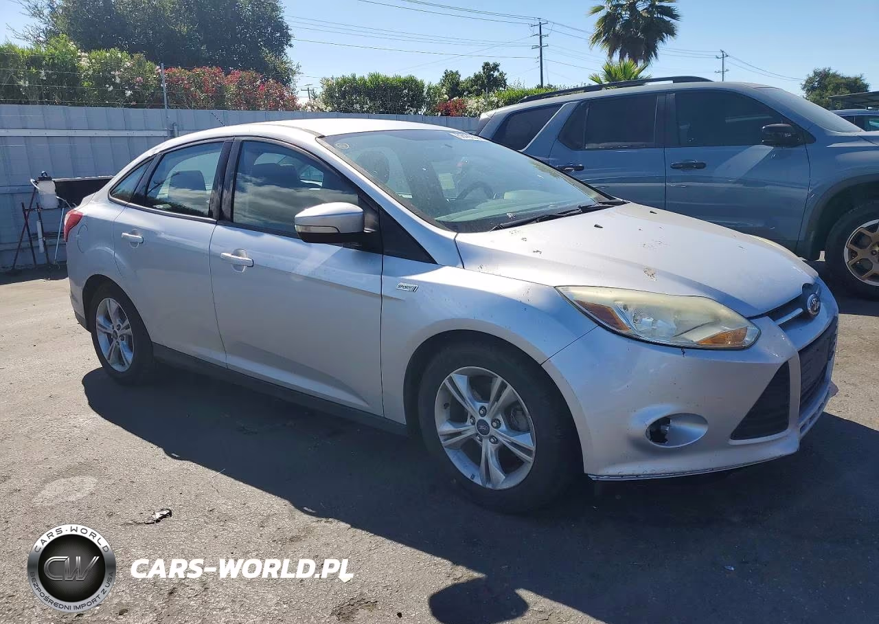 2014 Ford Focus Se VIN:1FADP3F24EL287569 - 4