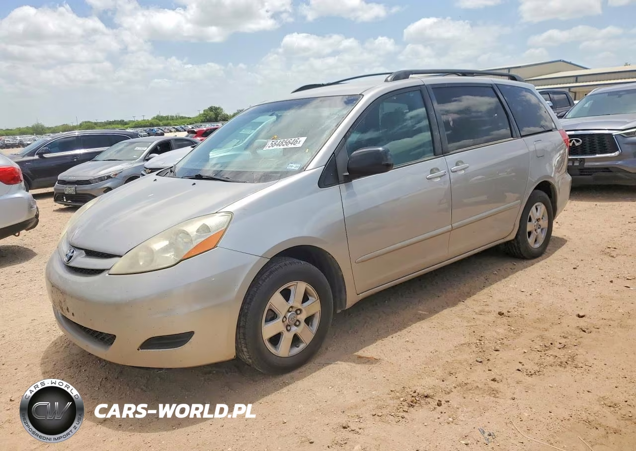 2010 Toyota Sienna Le 7-Passenger