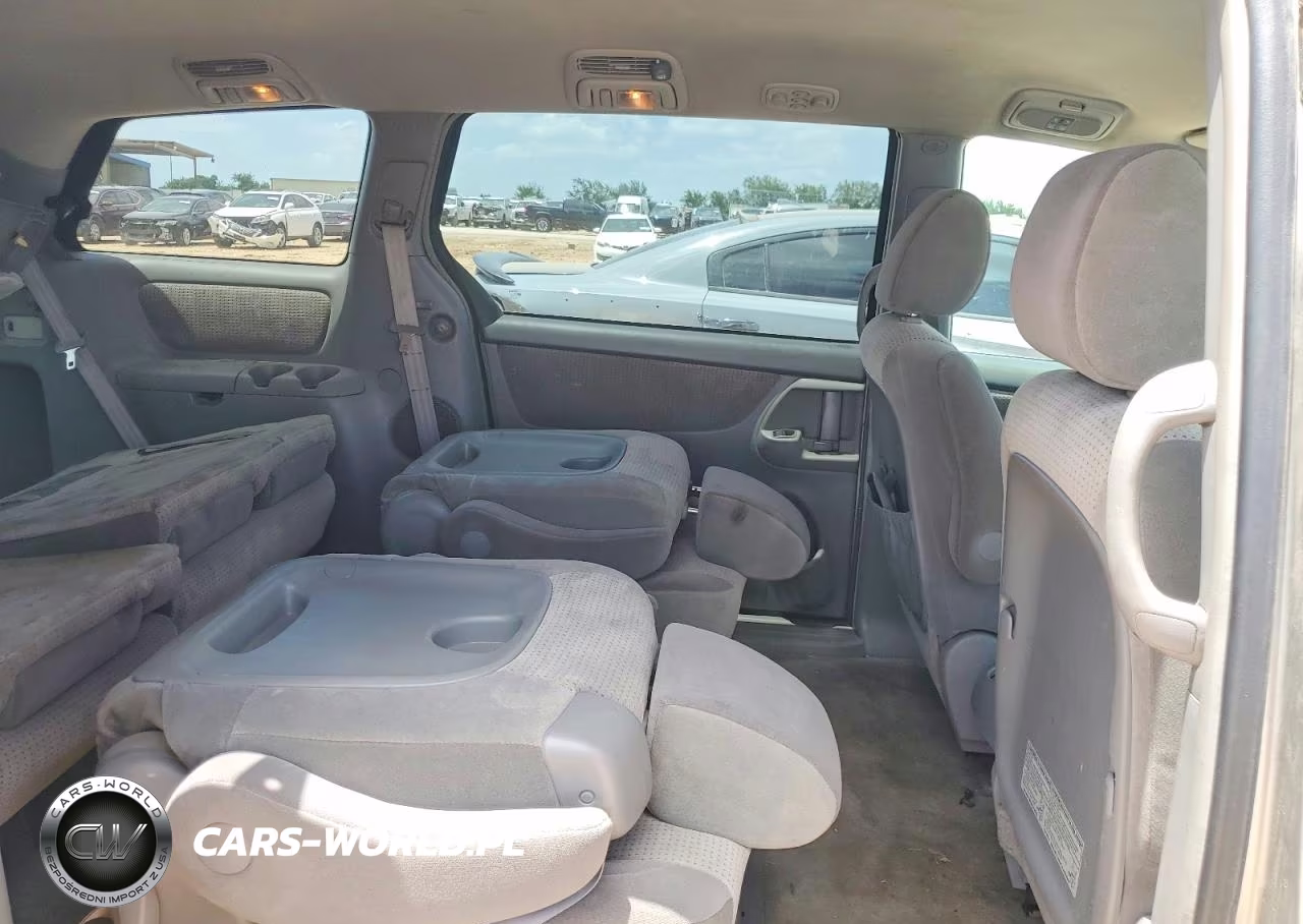 2010 Toyota Sienna Le 7-Passenger VIN:5TDKK4CC3AS305927 - 11