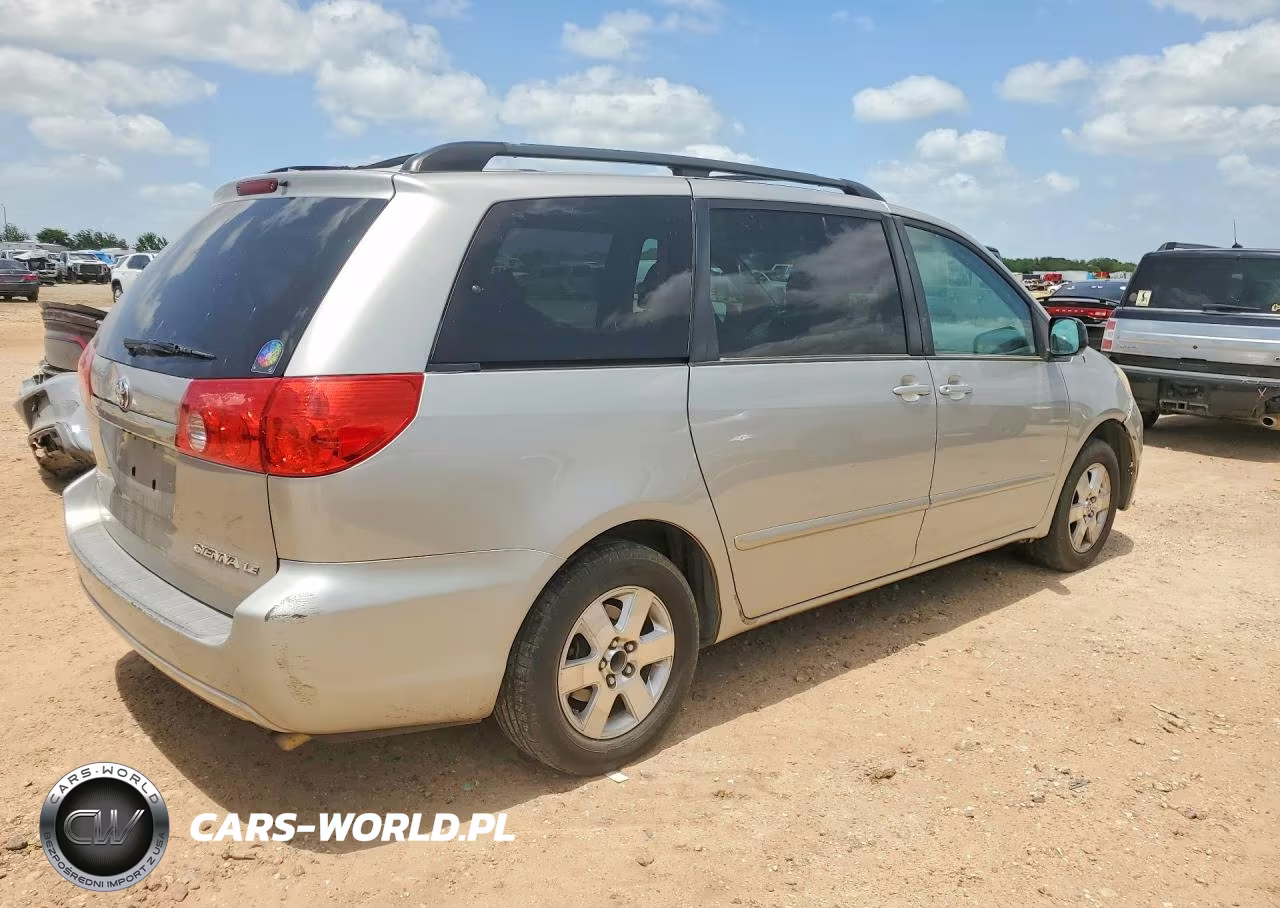2010 Toyota Sienna Le 7-Passenger VIN:5TDKK4CC3AS305927 - 3