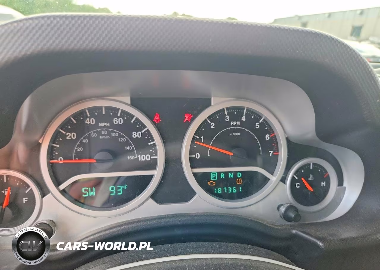 2009 Jeep Wrangler Unlimited Sahara VIN:1J8GA59109L788223 - 9