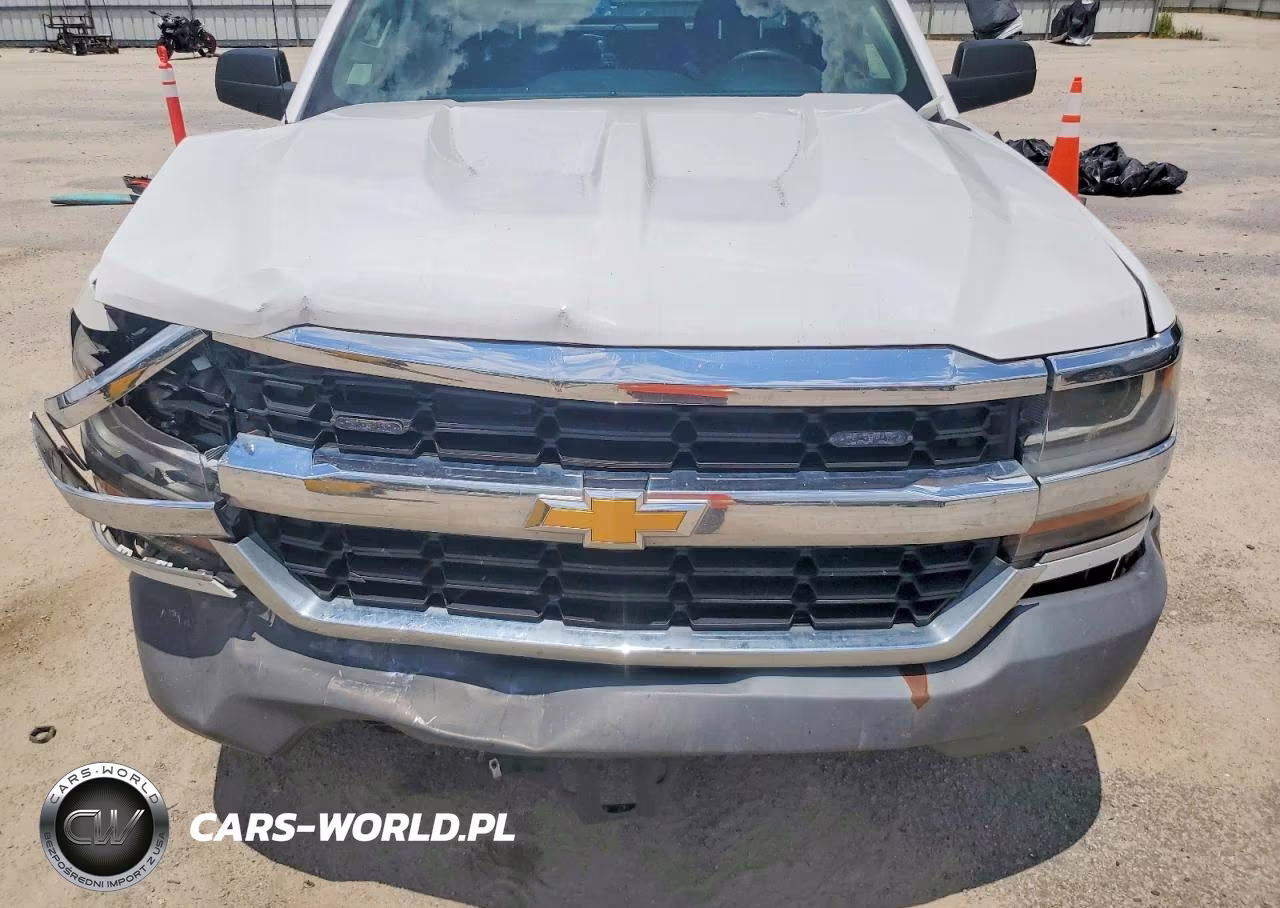 2018 Chevrolet Silverado C1500 VIN:1GCRCNEH9JZ252031 - 11