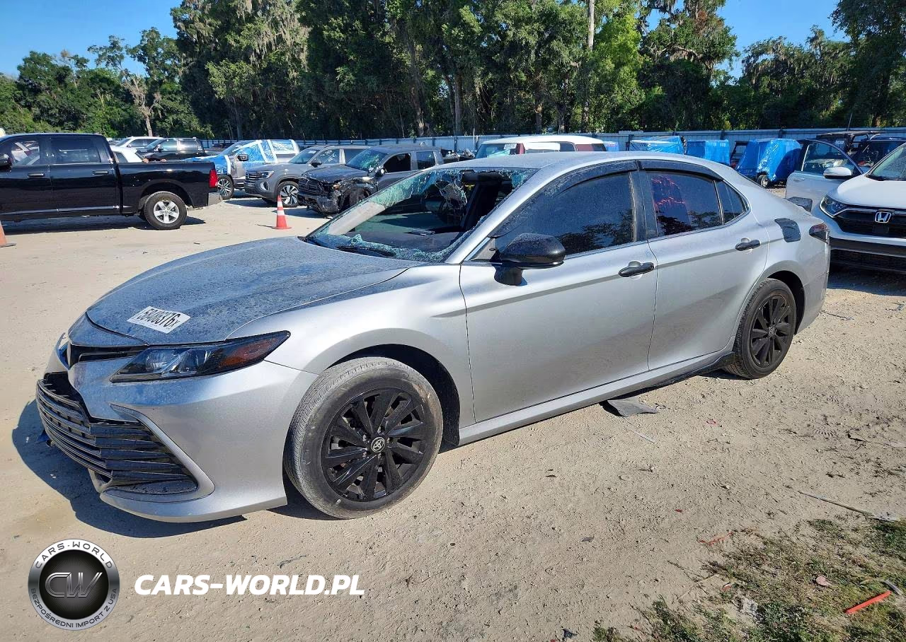 2024 Toyota Camry Le – zdjęcie 1 z 13