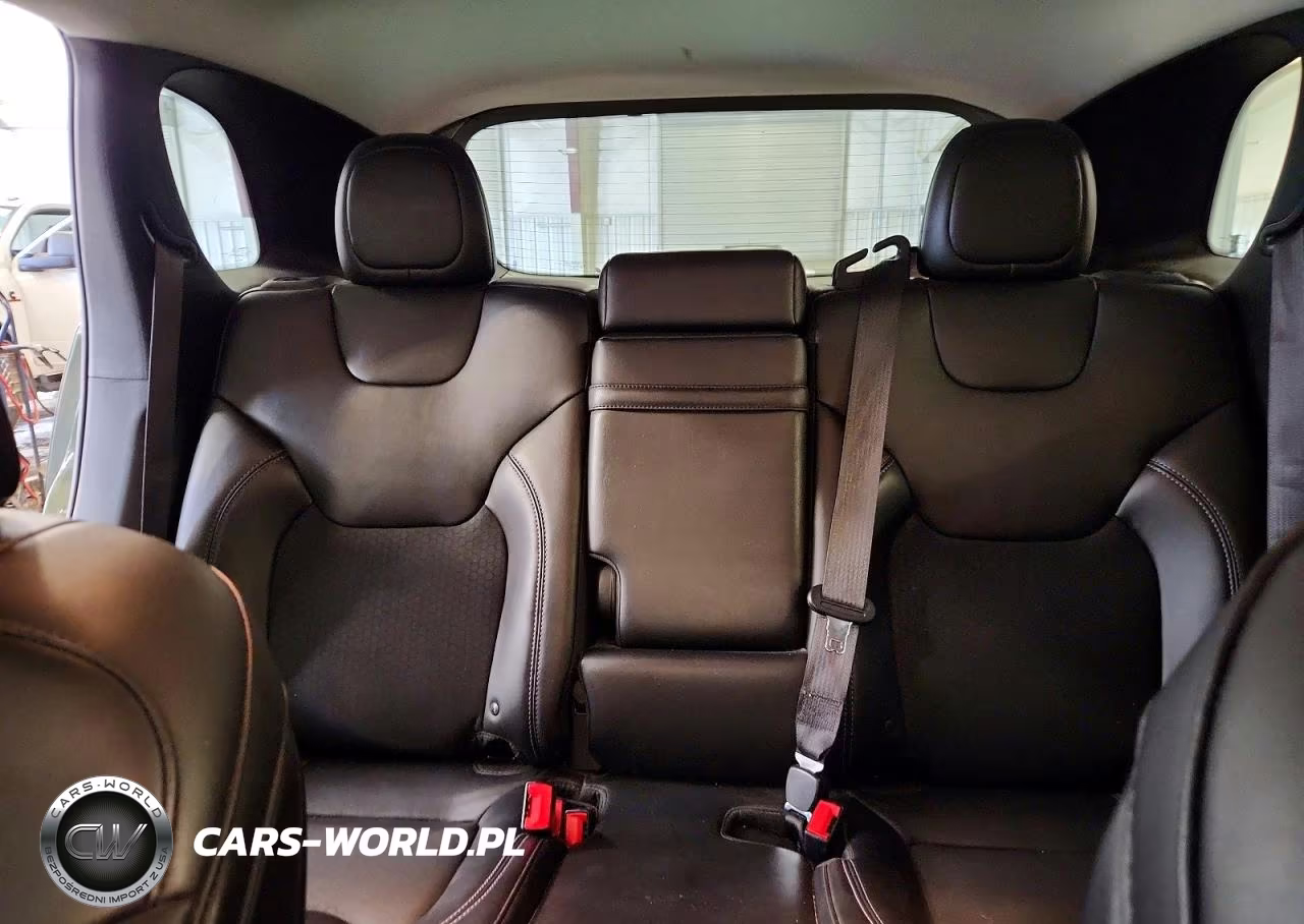 2019 Jeep Cherokee Latitude Plus VIN:1C4PJMLXXKD305075 - 10