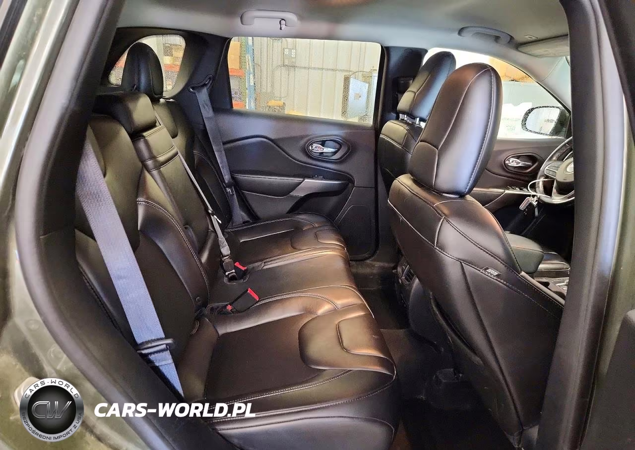 2019 Jeep Cherokee Latitude Plus VIN:1C4PJMLXXKD305075 - 11