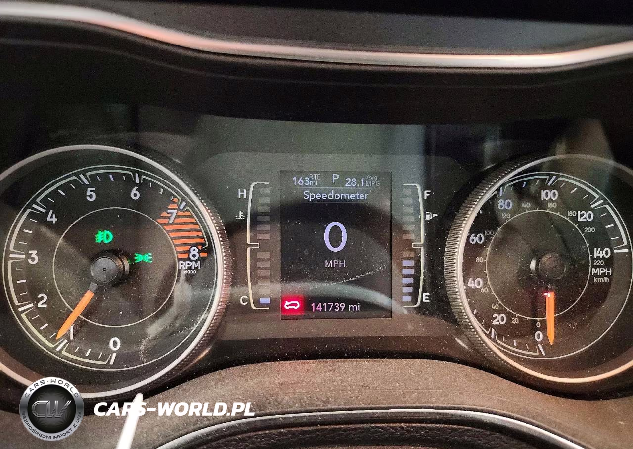 2019 Jeep Cherokee Latitude Plus VIN:1C4PJMLXXKD305075 - 9