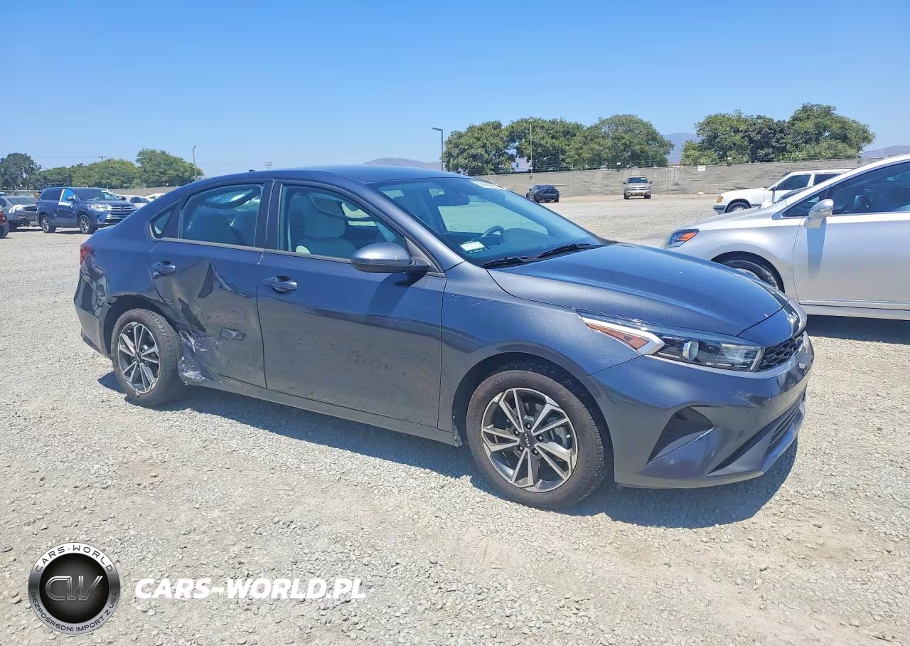 2022 Kia Forte Lxs VIN:3KPF24AD3NE490686 - 4