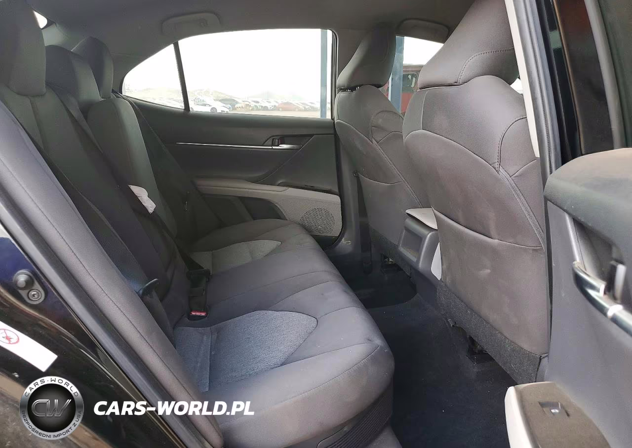 2019 Toyota Camry Le VIN:4T1B31HK3KU006801 - 10