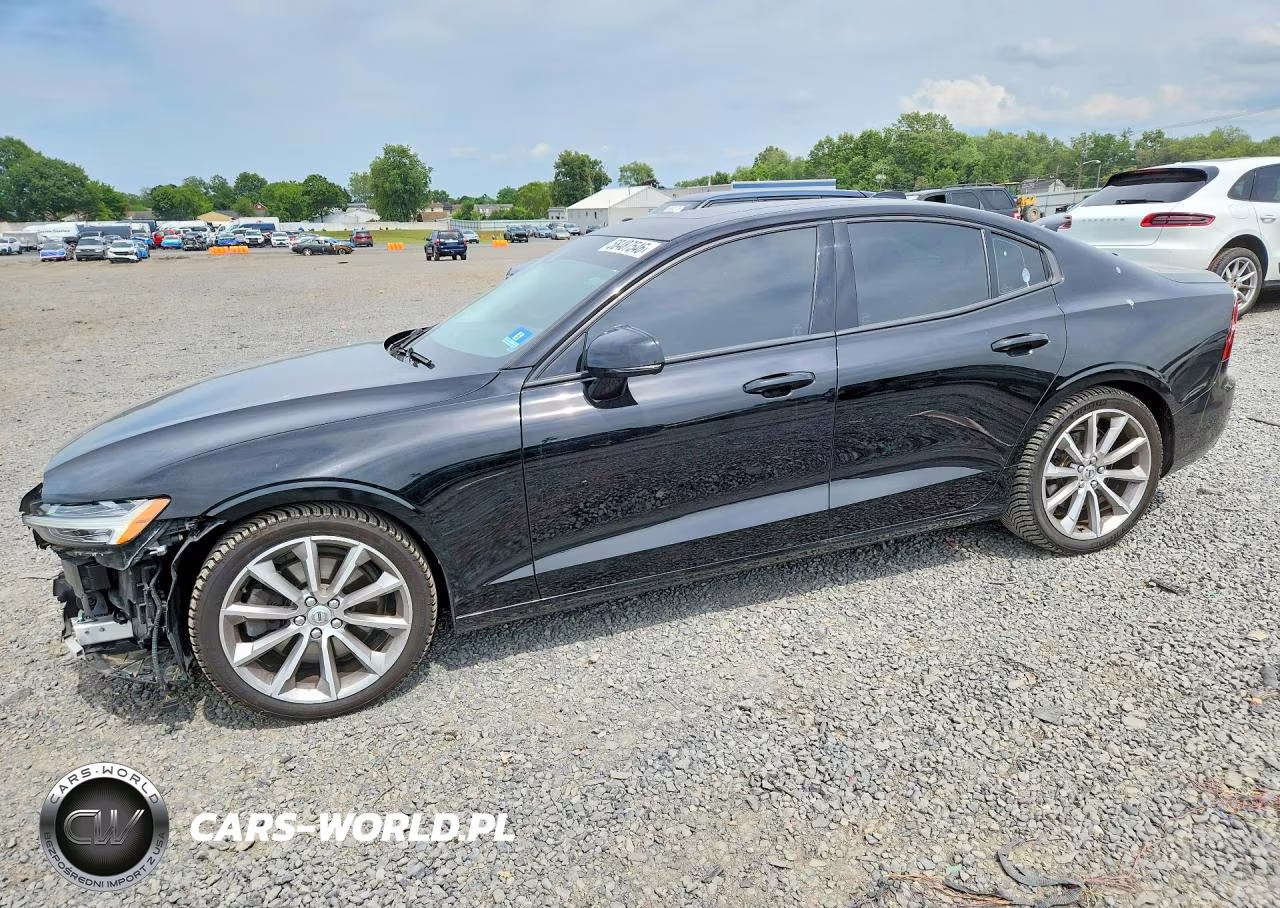2020 Volvo S60 T6 Momentum