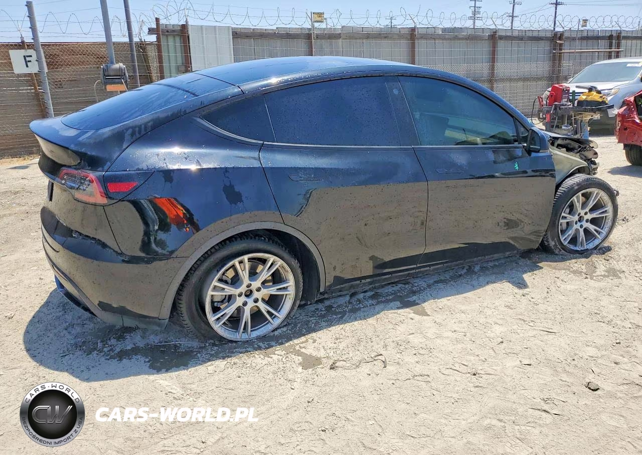 2022 Tesla Model Y VIN:7SAYGDEE6NF322454 - 3