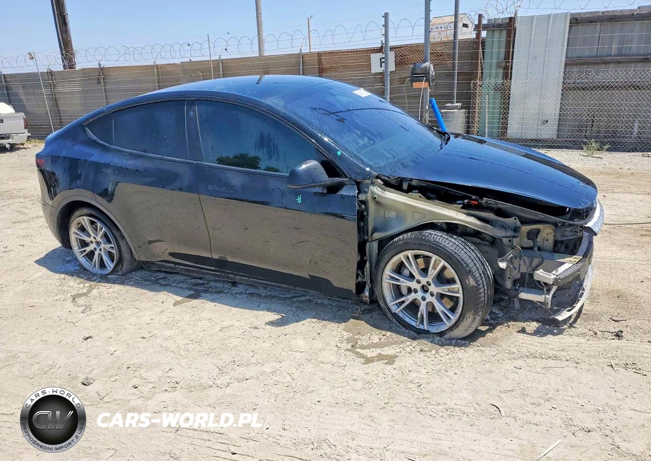 2022 Tesla Model Y VIN:7SAYGDEE6NF322454 - 4