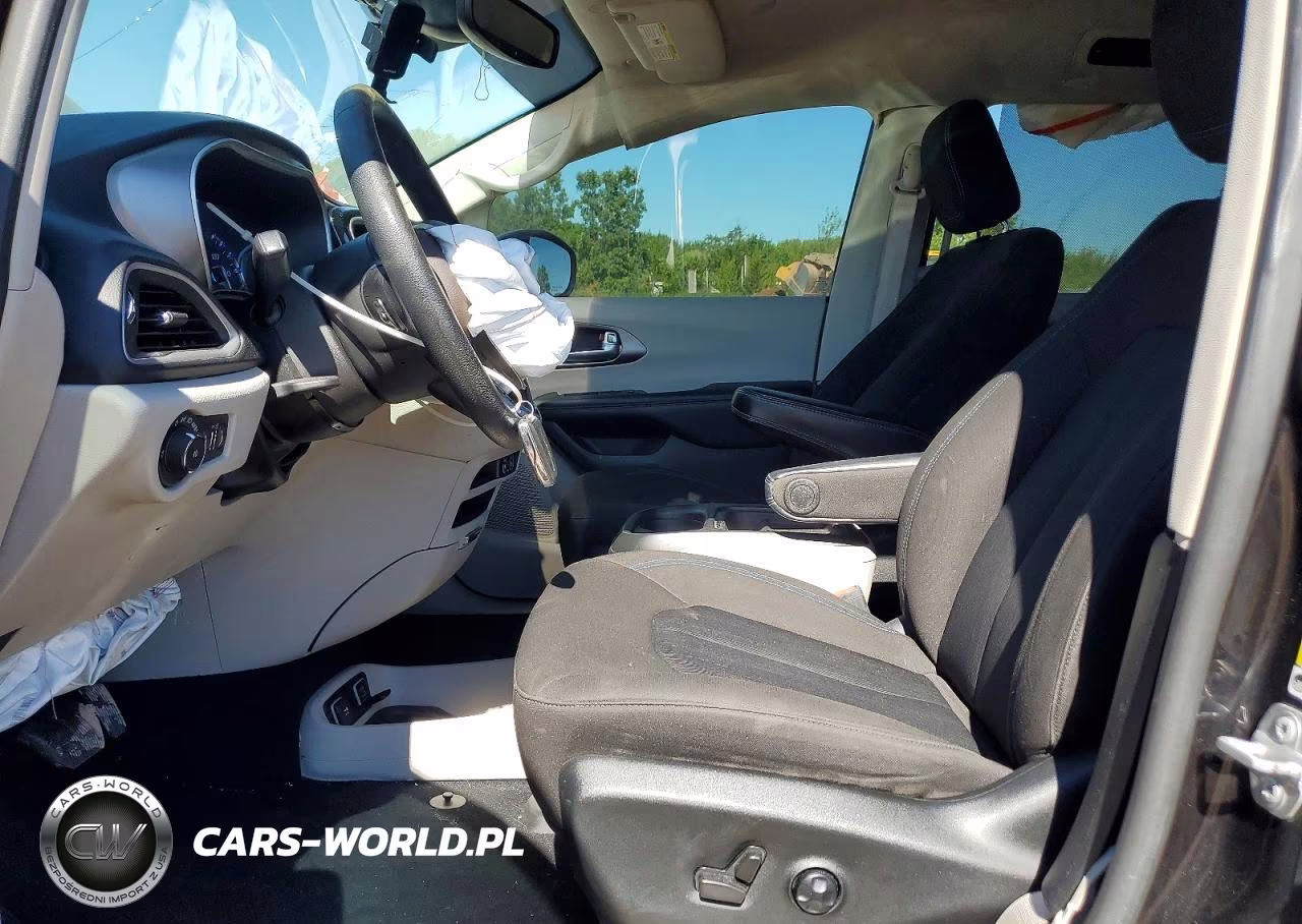 2021 Chrysler Pacifica Touring VIN:2C4RC1FG5MR558821 - 7