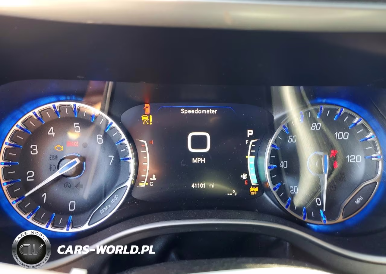 2021 Chrysler Pacifica Touring VIN:2C4RC1FG5MR558821 - 9