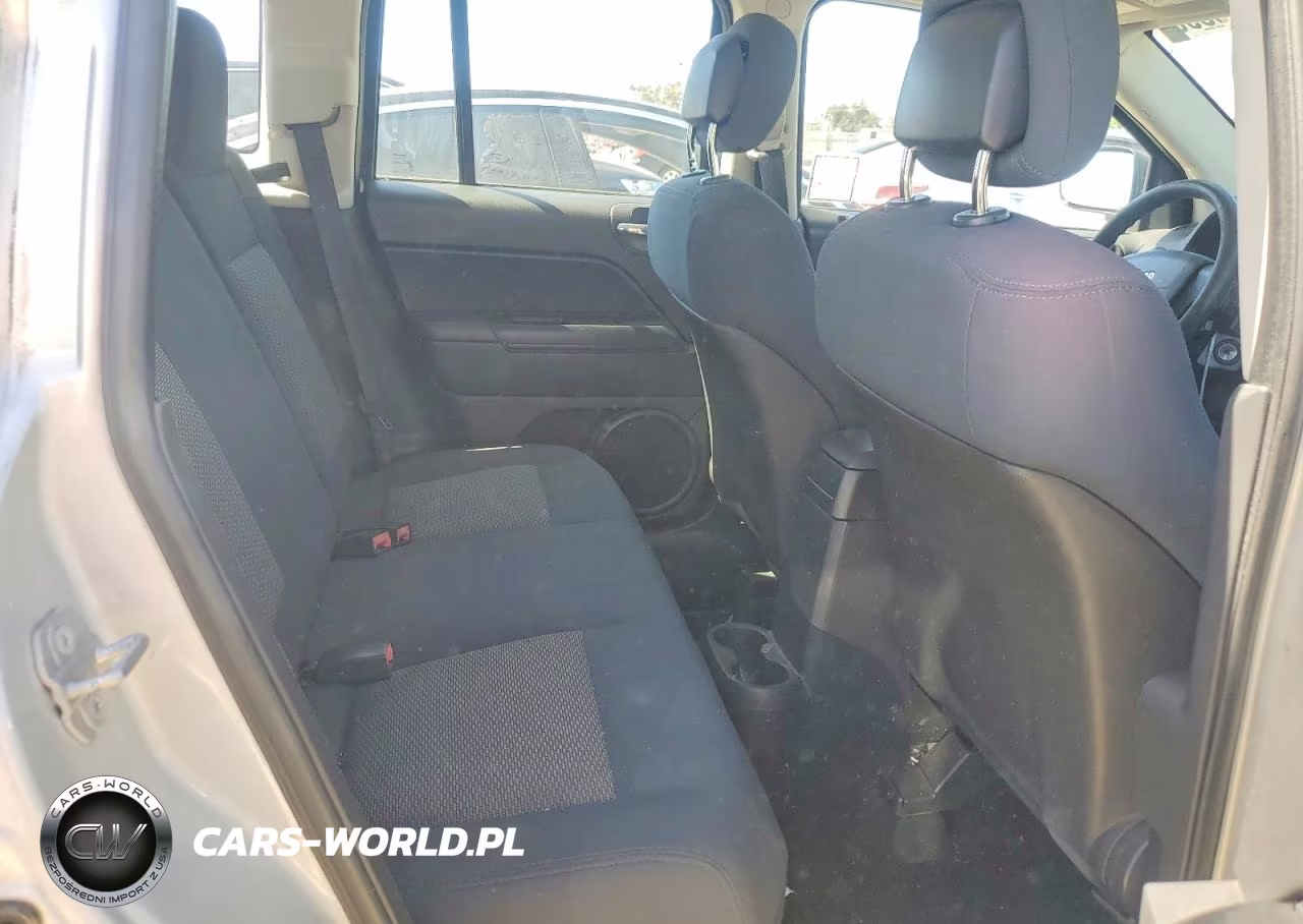 2010 Jeep Compass Sport VIN:1J4NT4FBXAD558391 - 11