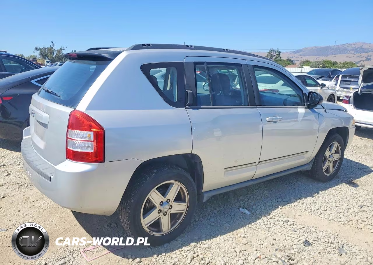 2010 Jeep Compass Sport VIN:1J4NT4FBXAD558391 - 3