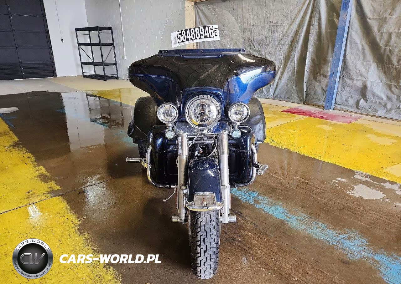 2012 Harley-Davidson Flhtcutg Tri Glide Ultra Classic VIN:1HD1MAM17CB855657 - 2