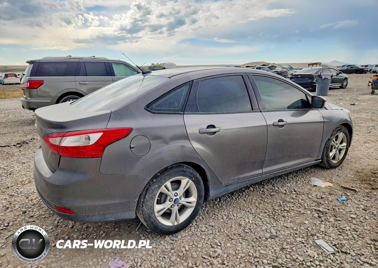 2014 Ford Focus Se VIN:1FADP3F24EL144427 - 3