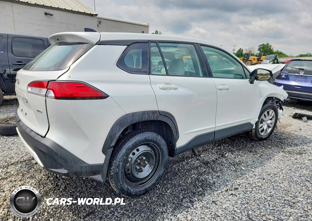 2025 Toyota Corolla Cross L VIN:7MUAAABG5SV130332 - 3