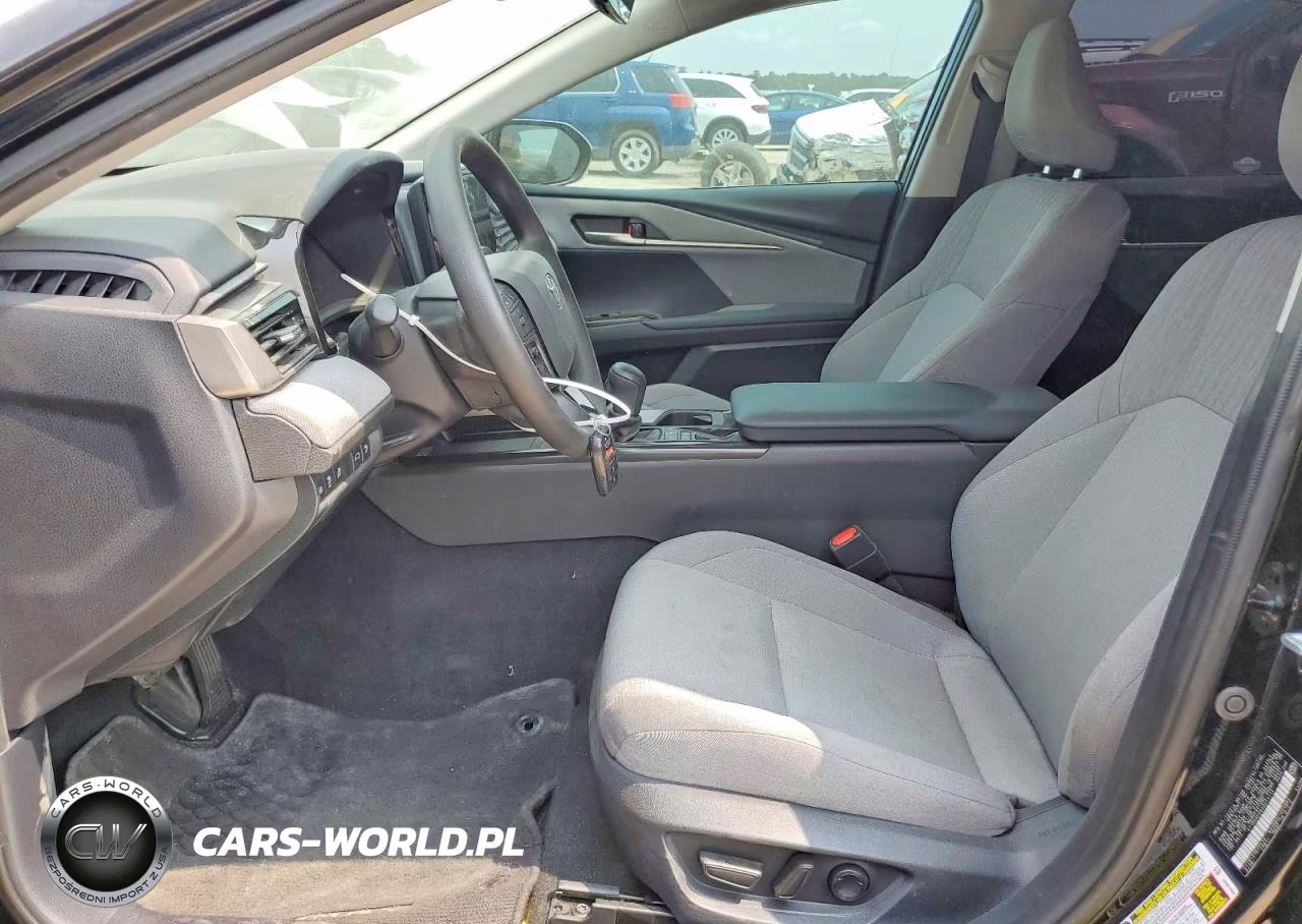 2025 Toyota Camry Le VIN:4T1DAACK8SU571115 - 7