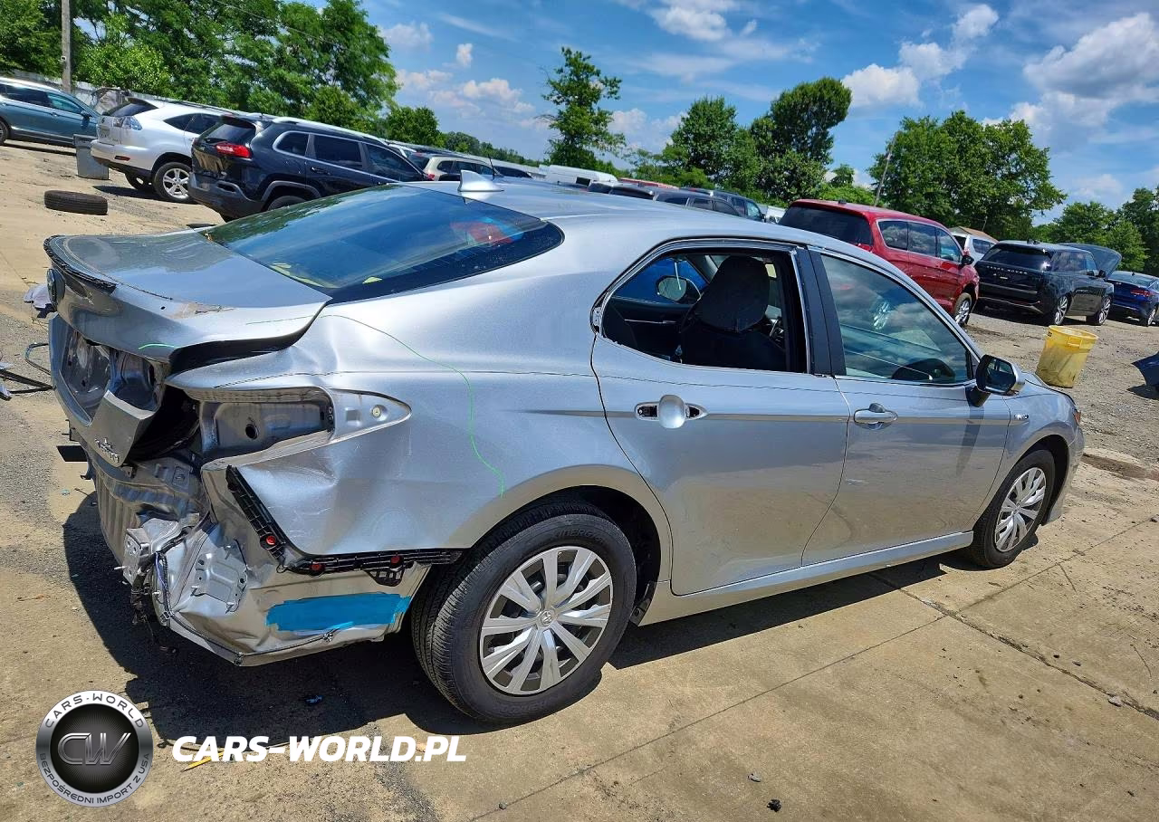 2018 Toyota Camry Le VIN:4T1B31HK1JU504574 - 3