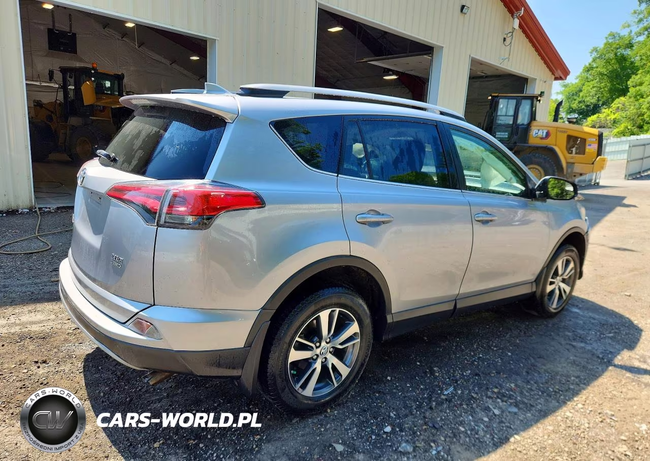 2017 Toyota Rav4 Xle VIN:2T3RFREV9HW649849 - 3