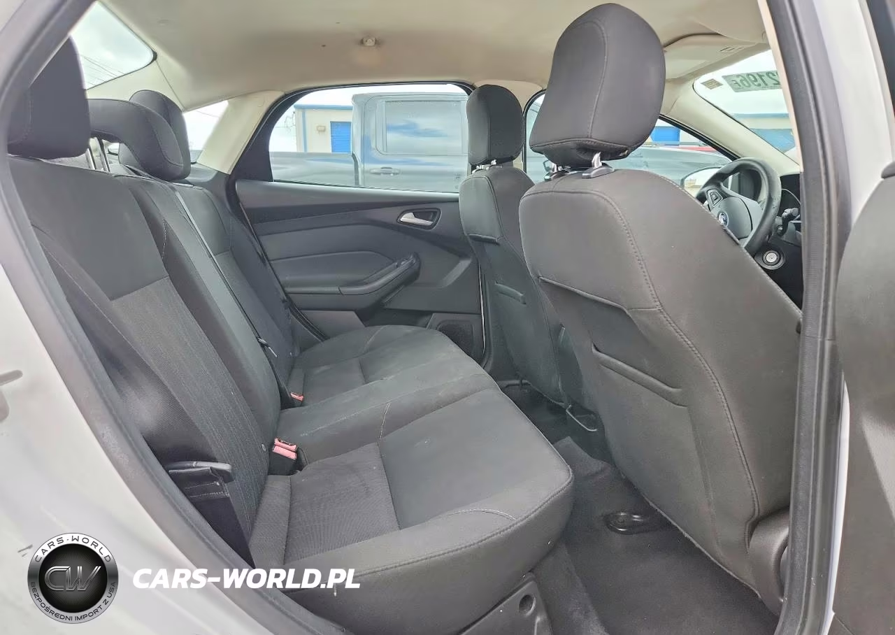 2016 Ford Focus Se VIN:1FADP3F21GL268920 - 10