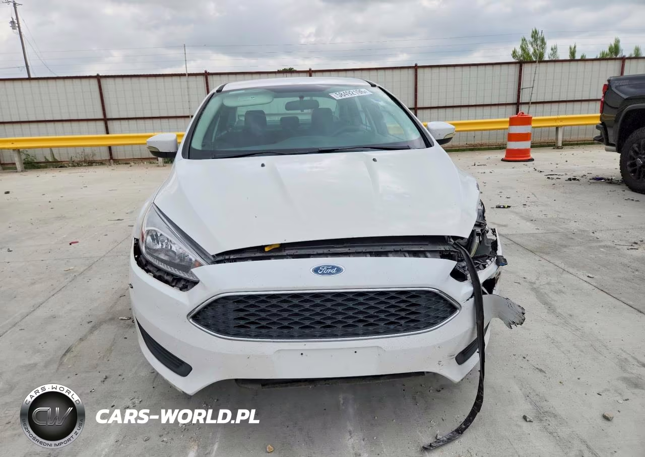 2016 Ford Focus Se VIN:1FADP3F21GL268920 - 5