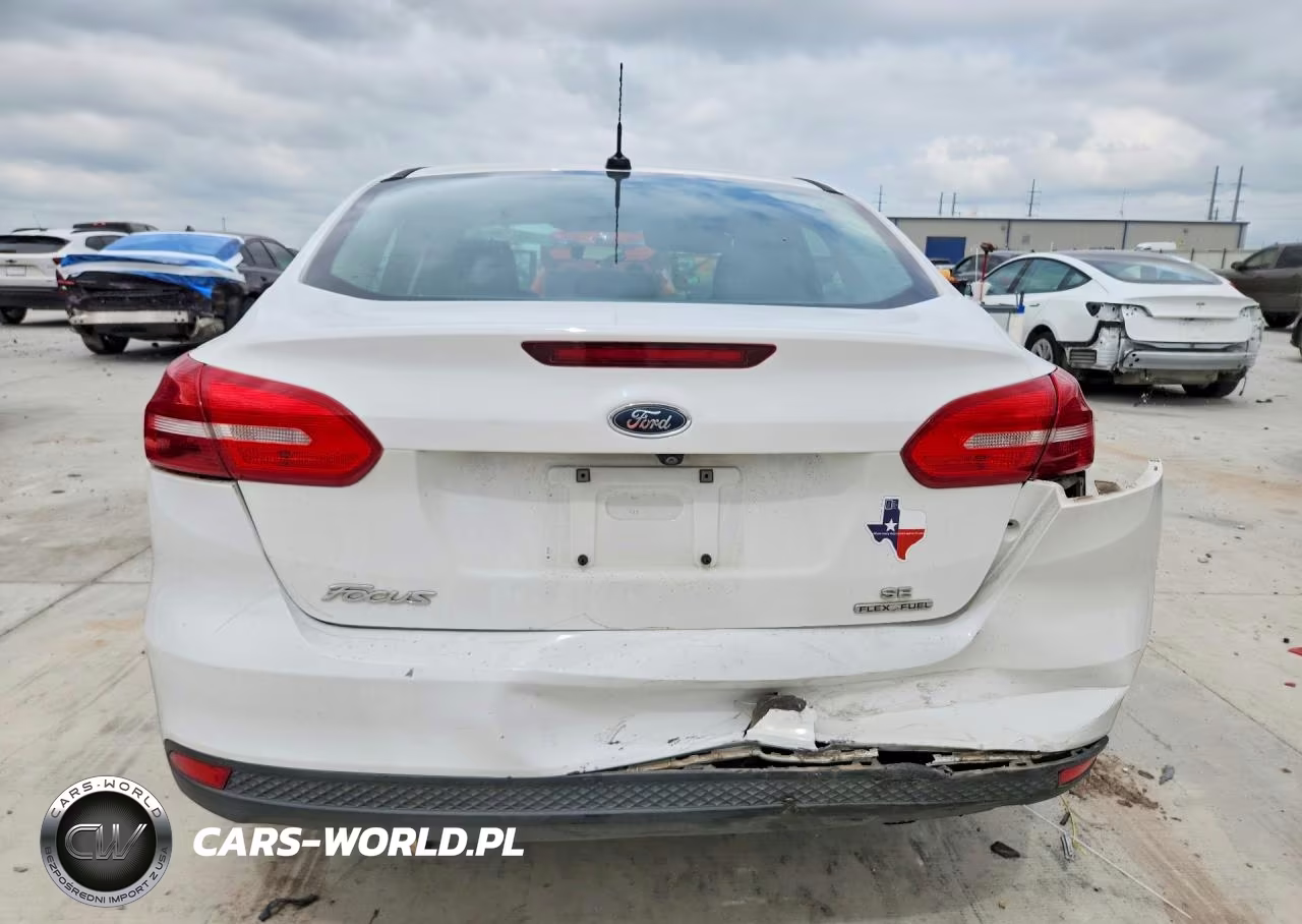 2016 Ford Focus Se VIN:1FADP3F21GL268920 - 6