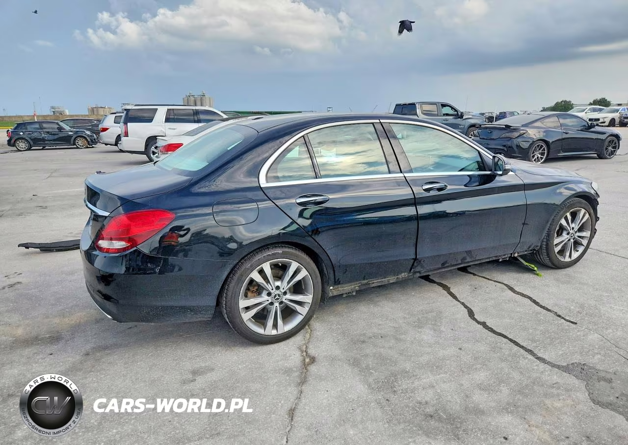 2017 Mercedes-Benz C 300 VIN:55SWF4JBXHU233203 - 3