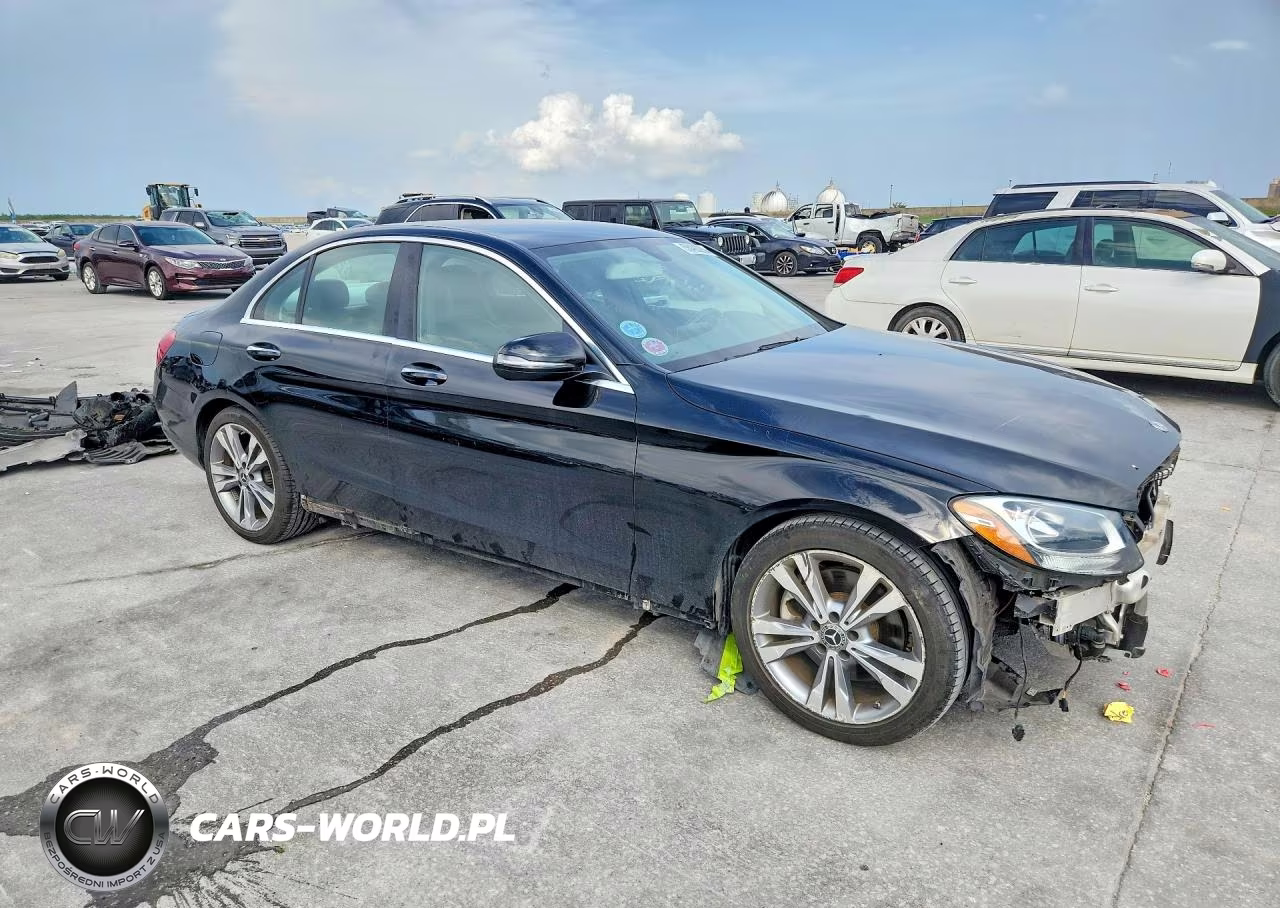 2017 Mercedes-Benz C 300 VIN:55SWF4JBXHU233203 - 4