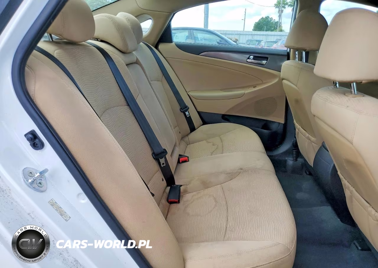 2015 Hyundai Sonata Hybrid Base VIN:KMHEC4A4XFA133529 - 10