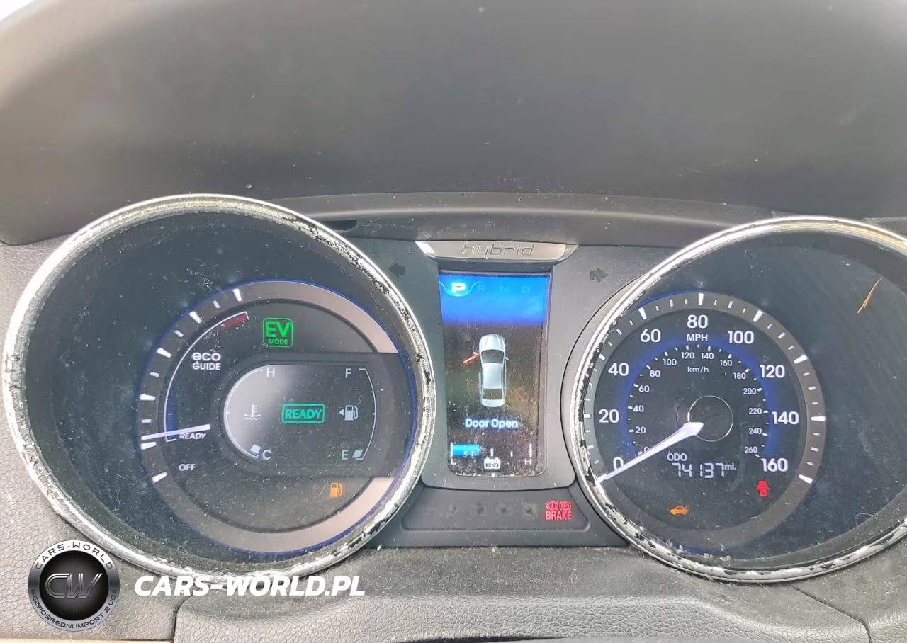 2015 Hyundai Sonata Hybrid Base VIN:KMHEC4A4XFA133529 - 9