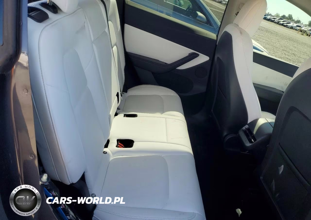 2022 Tesla Model Y VIN:7SAYGDEE1NF310907 - 10