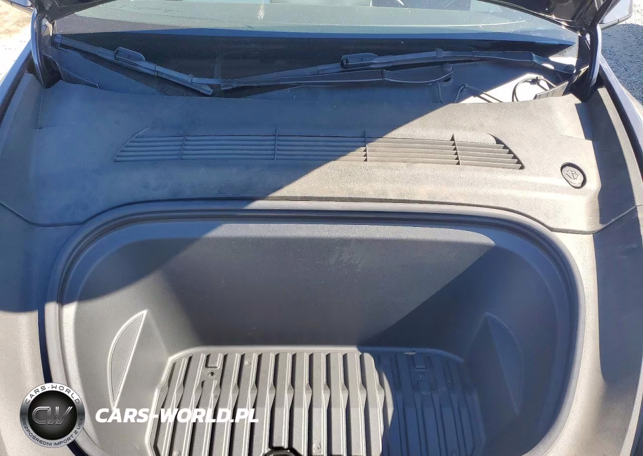 2022 Tesla Model Y VIN:7SAYGDEE1NF310907 - 11
