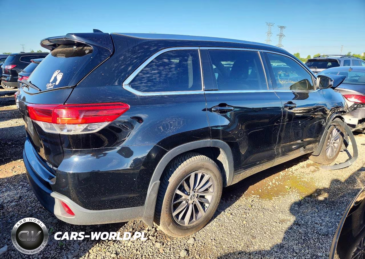 2018 Toyota Highlander Xle VIN:5TDJZRFH6JS823574 - 3