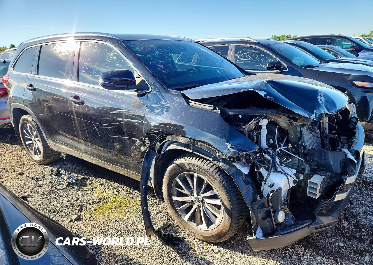 2018 Toyota Highlander Xle VIN:5TDJZRFH6JS823574 - 4