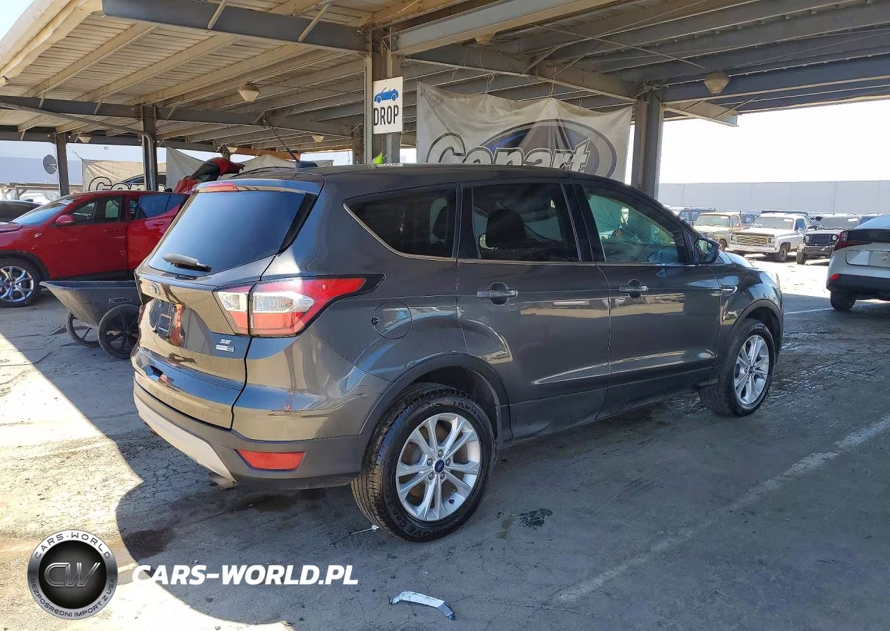 2017 Ford Escape Se VIN:1FMCU9GD6HUE39346 - 3