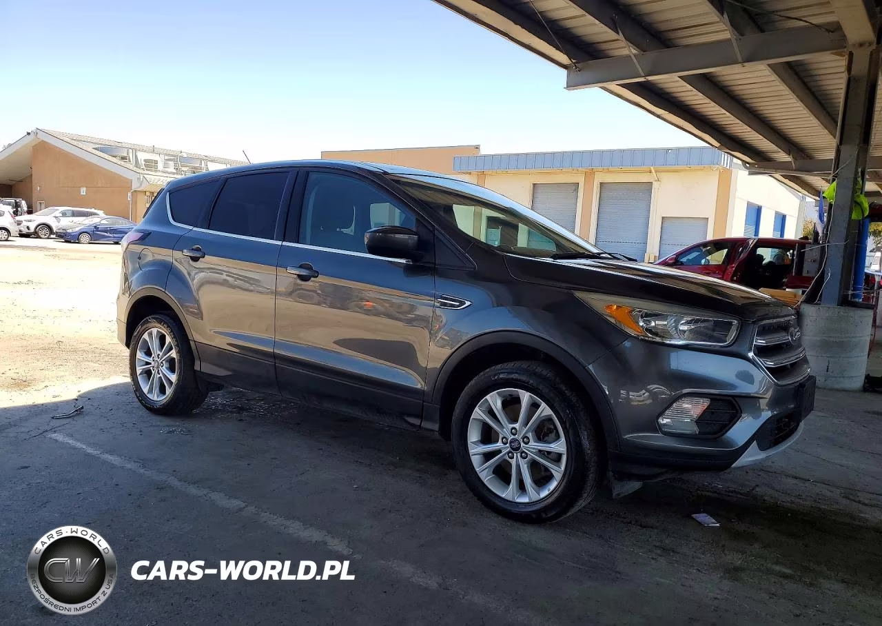 2017 Ford Escape Se VIN:1FMCU9GD6HUE39346 - 4
