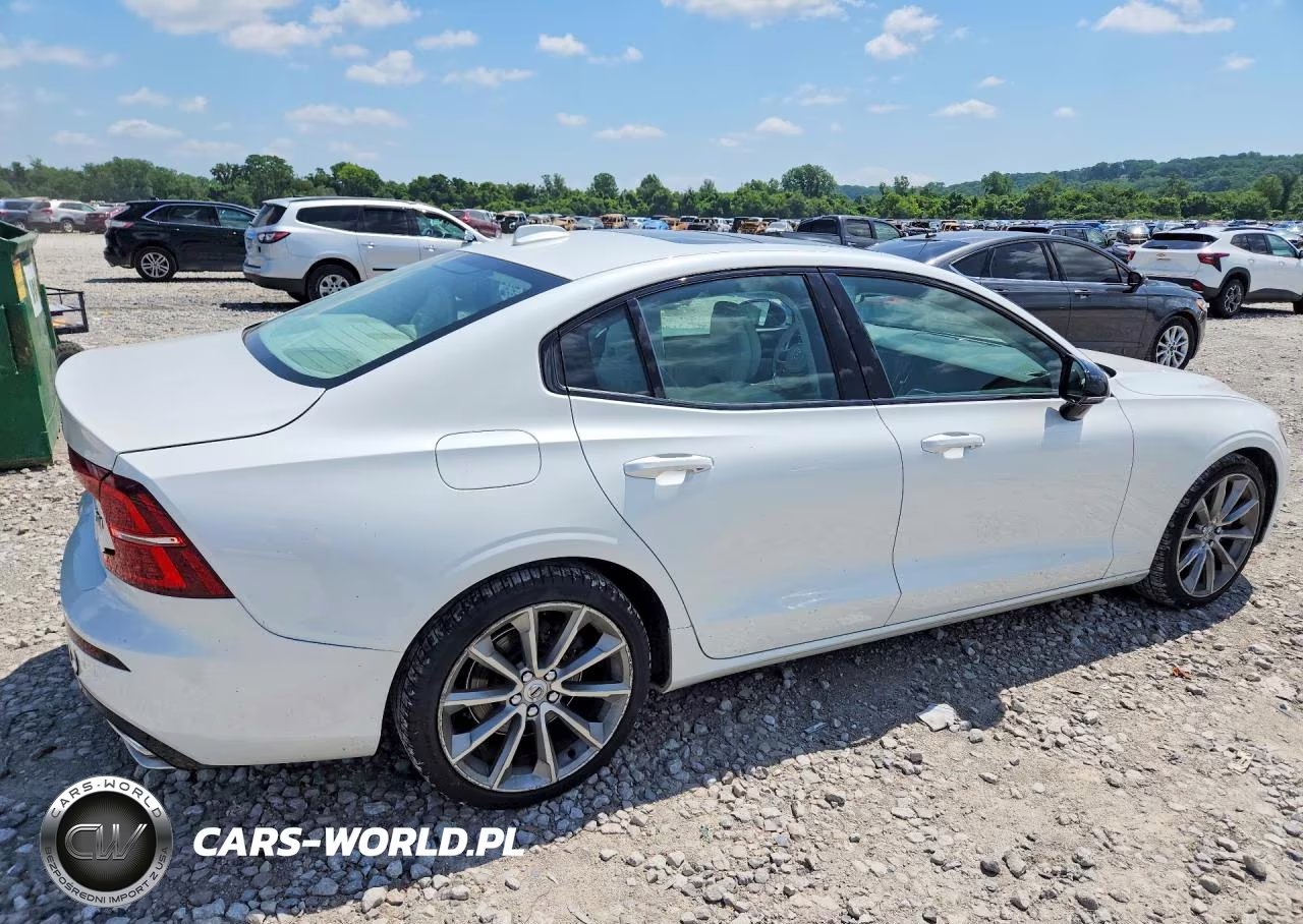 2021 Volvo S60 T5 Momentum VIN:7JR102TZXMG117934 - 3