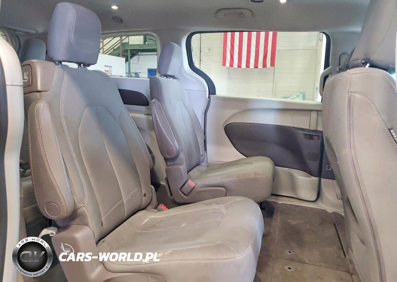 2017 Chrysler Pacifica Touring VIN:2C4RC1DG9HR725688 - 11