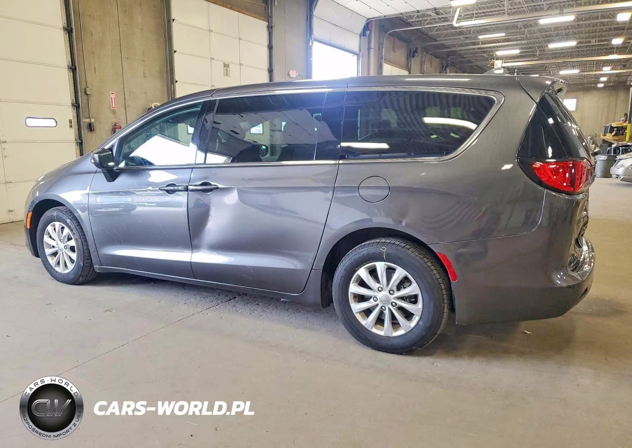 2017 Chrysler Pacifica Touring VIN:2C4RC1DG9HR725688 - 2
